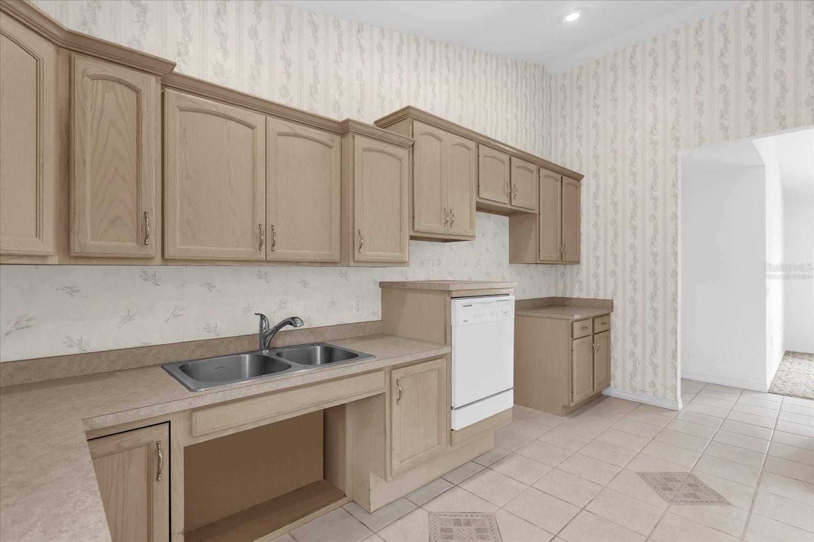Image 6 of 27 For 2135 Woodbury Boulevard