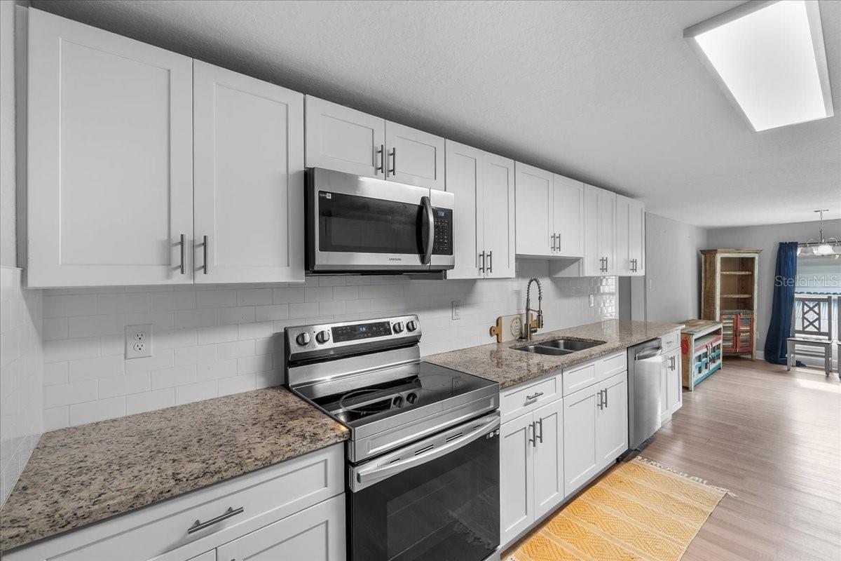 Image 11 of 41 For 208 Weaver Avenue