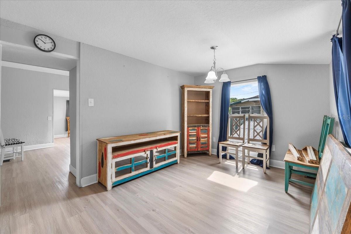 Image 16 of 41 For 208 Weaver Avenue