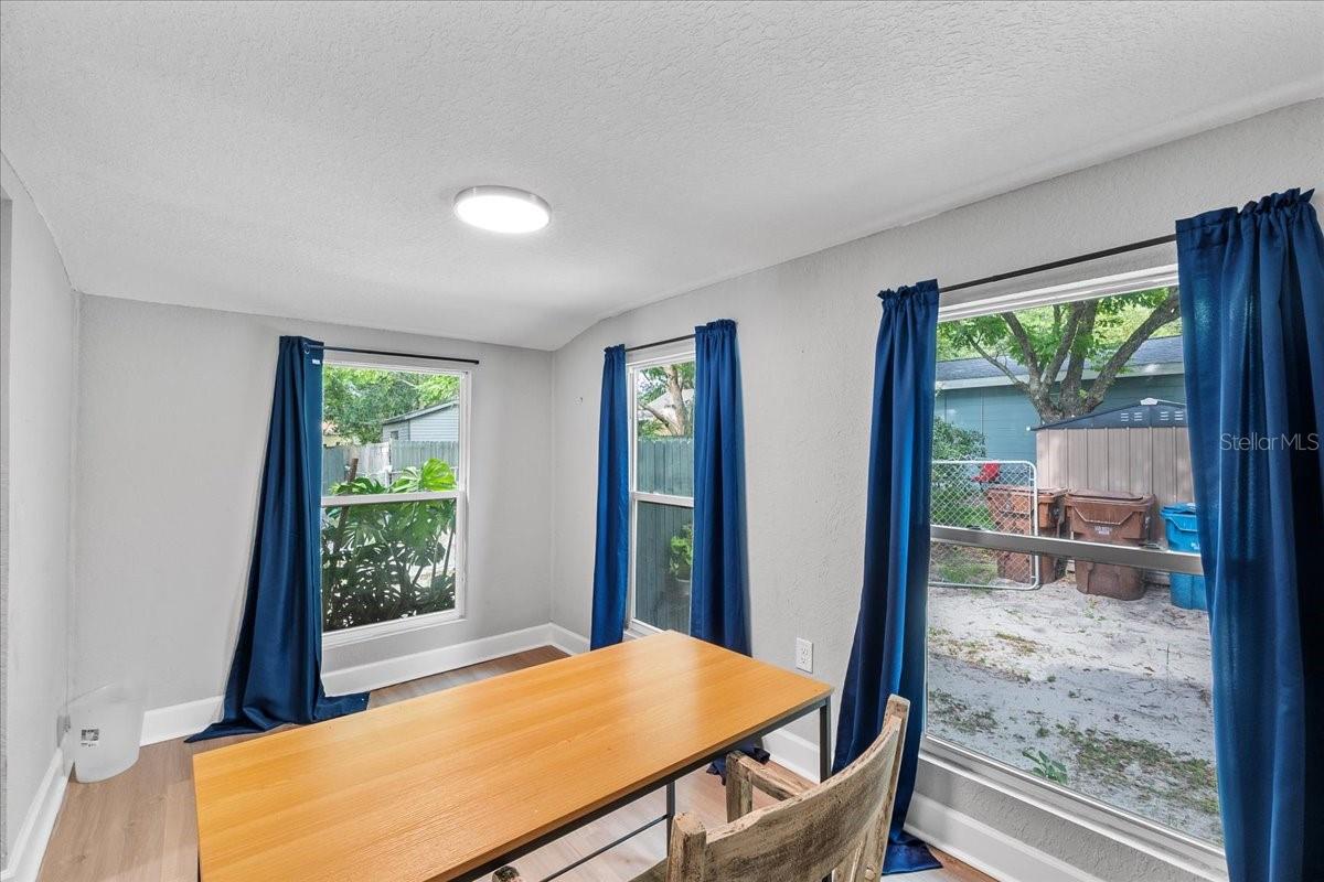 Image 17 of 41 For 208 Weaver Avenue