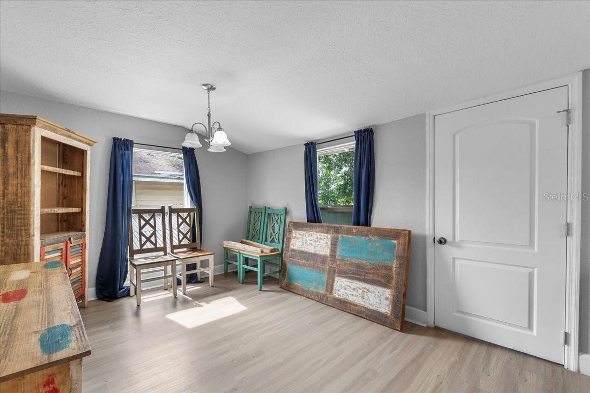 Image 18 of 41 For 208 Weaver Avenue