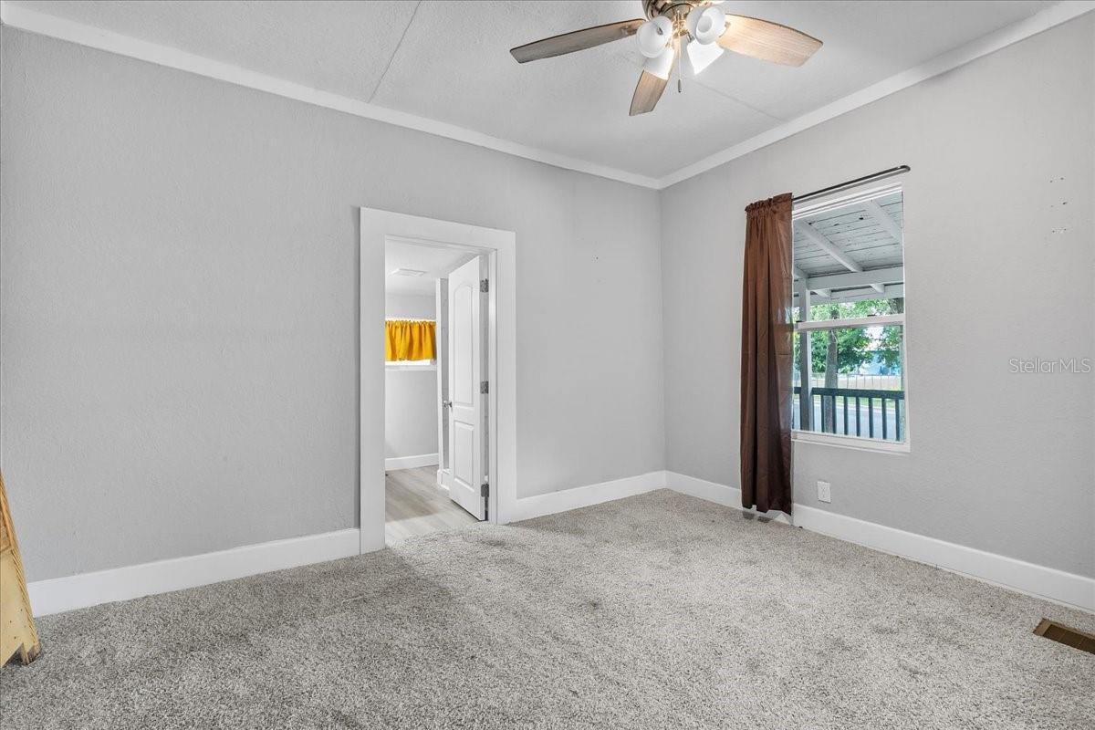Image 21 of 41 For 208 Weaver Avenue