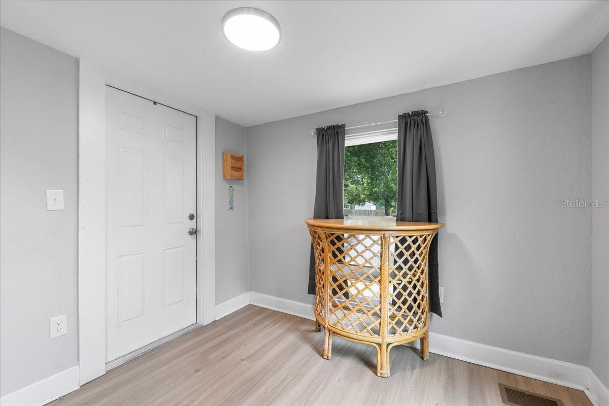 Image 32 of 41 For 208 Weaver Avenue