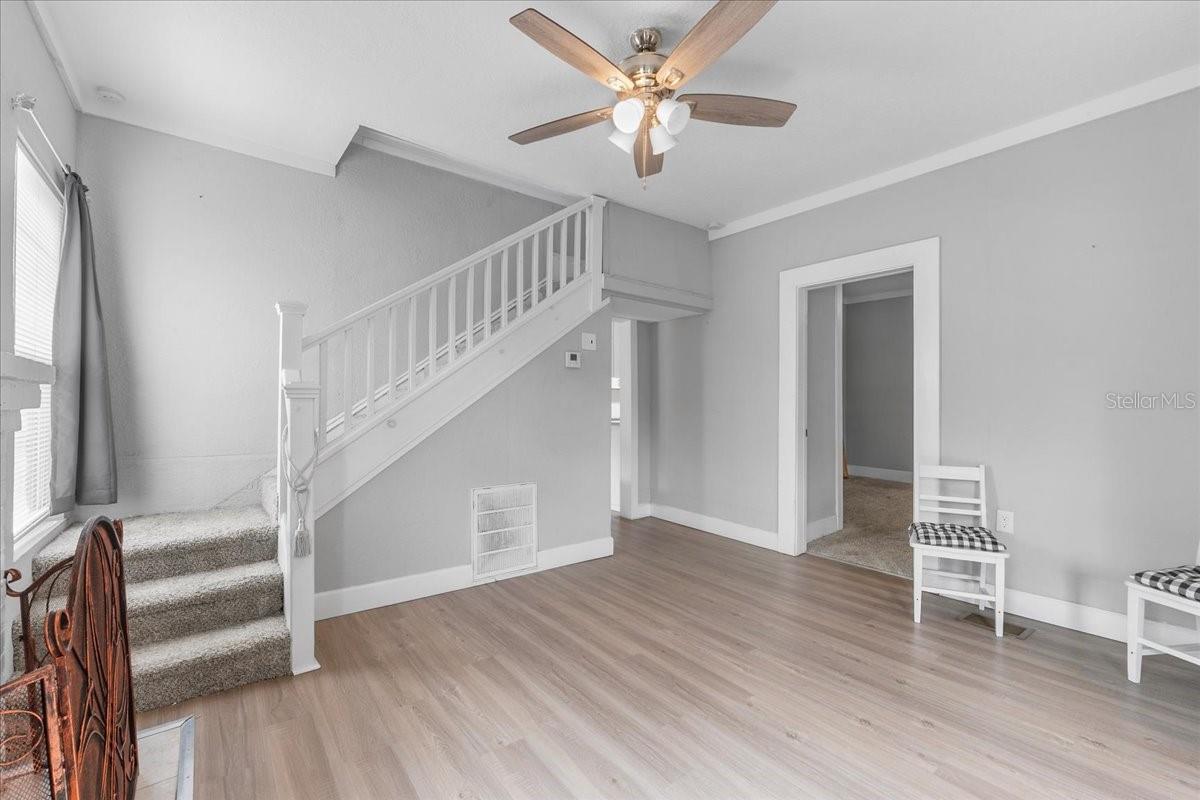 Image 6 of 41 For 208 Weaver Avenue