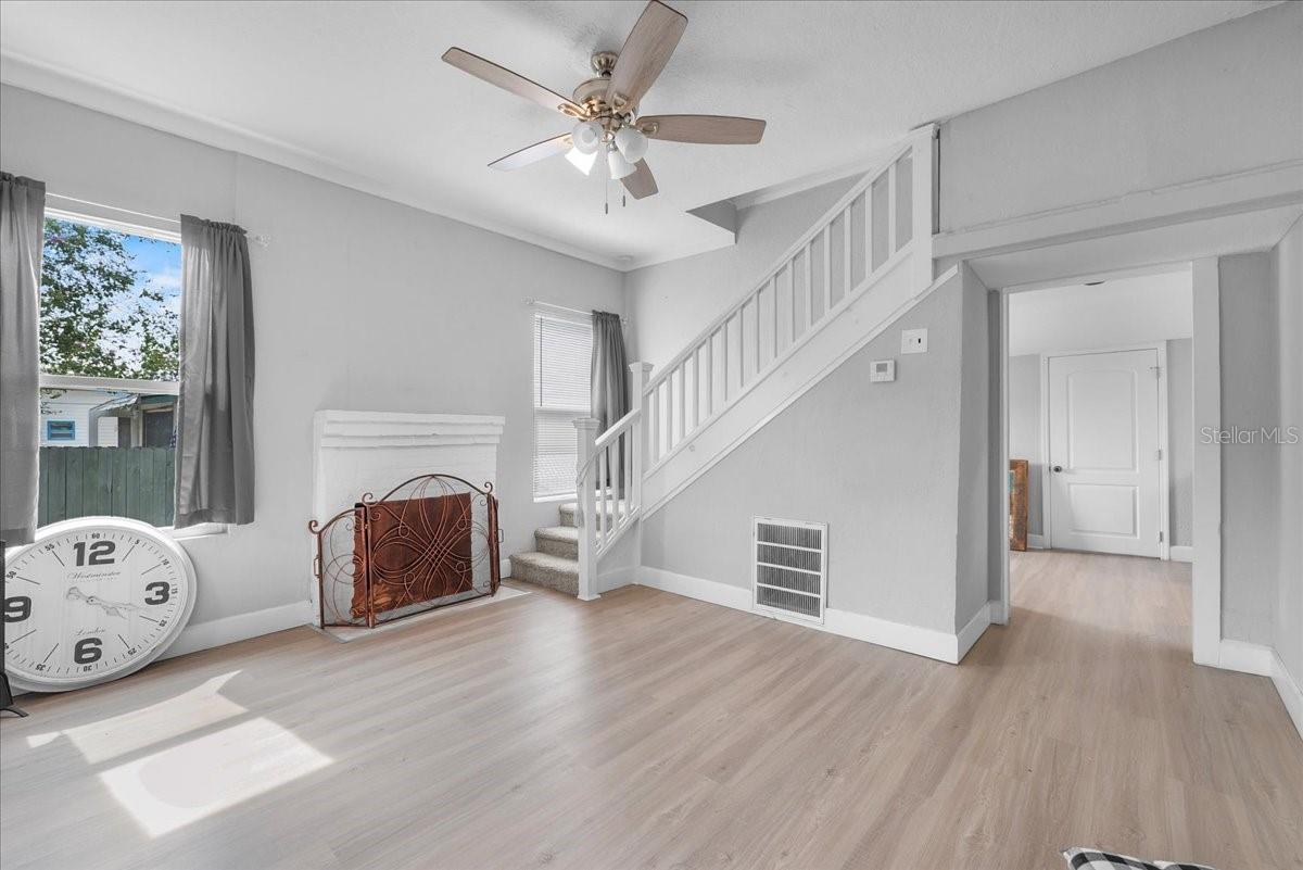 Image 9 of 41 For 208 Weaver Avenue