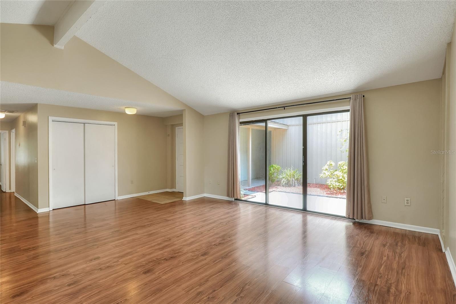 Image 8 of 31 For 3988 Oak Loop