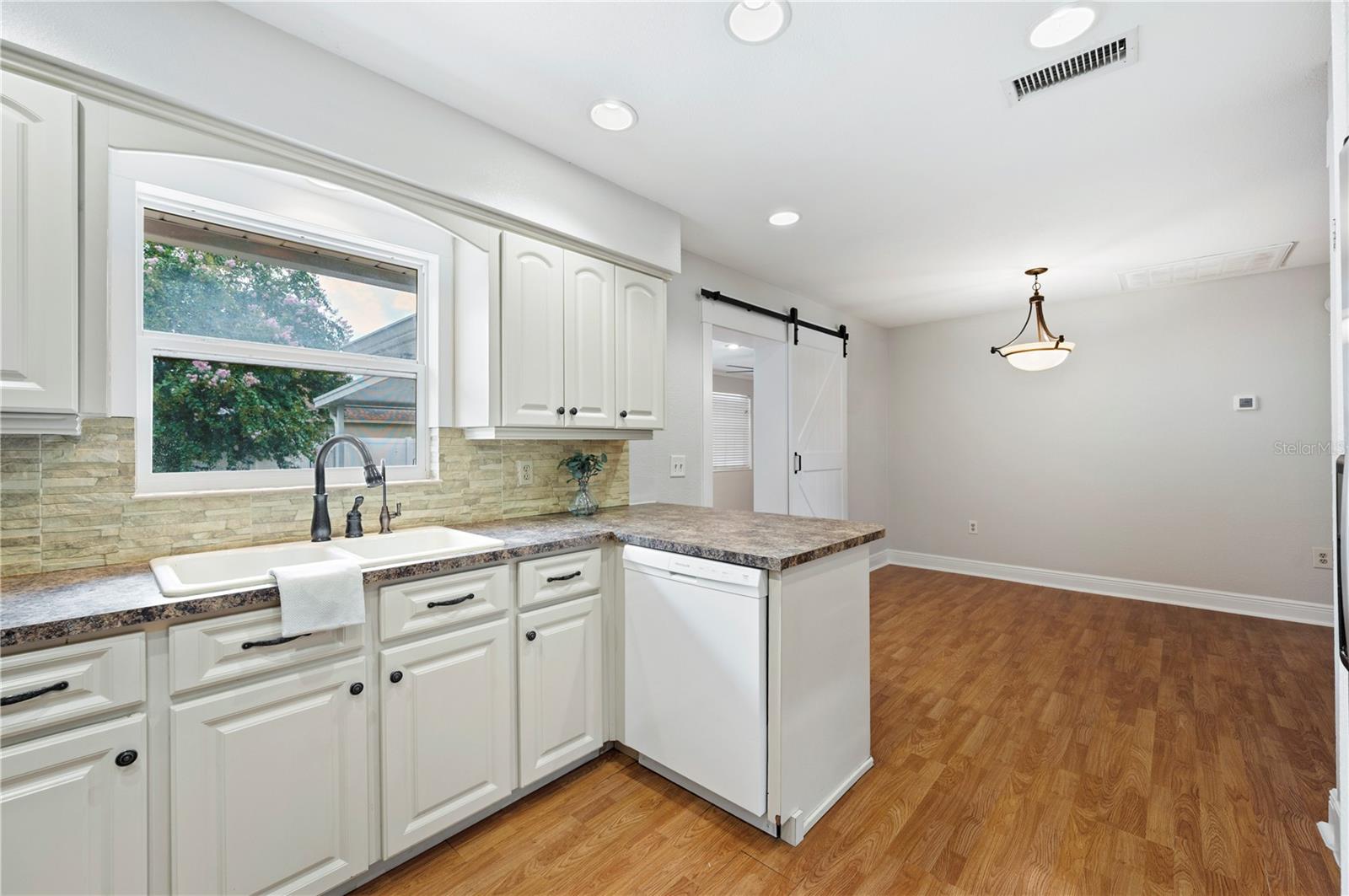 Image 14 of 50 For 1054 Colony Park Drive