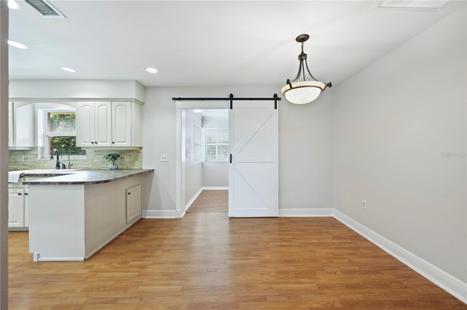 Image 17 of 50 For 1054 Colony Park Drive