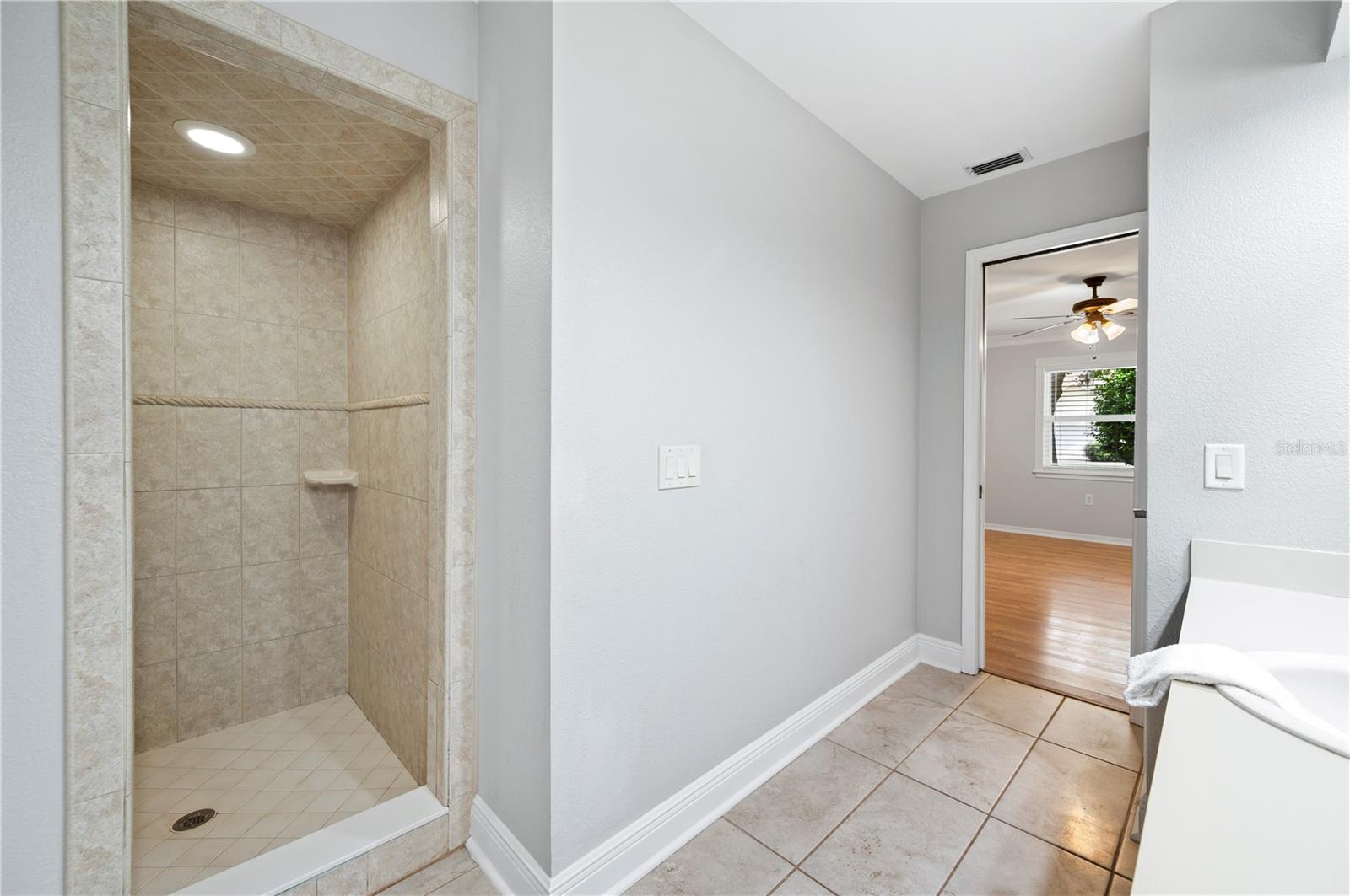 Image 23 of 50 For 1054 Colony Park Drive