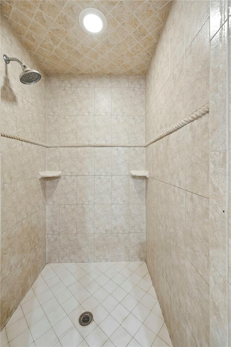 Image 24 of 50 For 1054 Colony Park Drive
