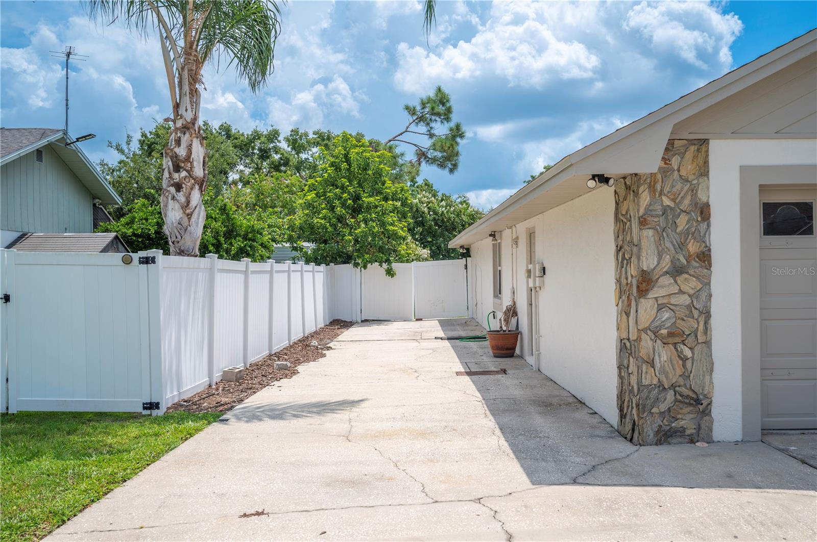 Image 3 of 50 For 1054 Colony Park Drive