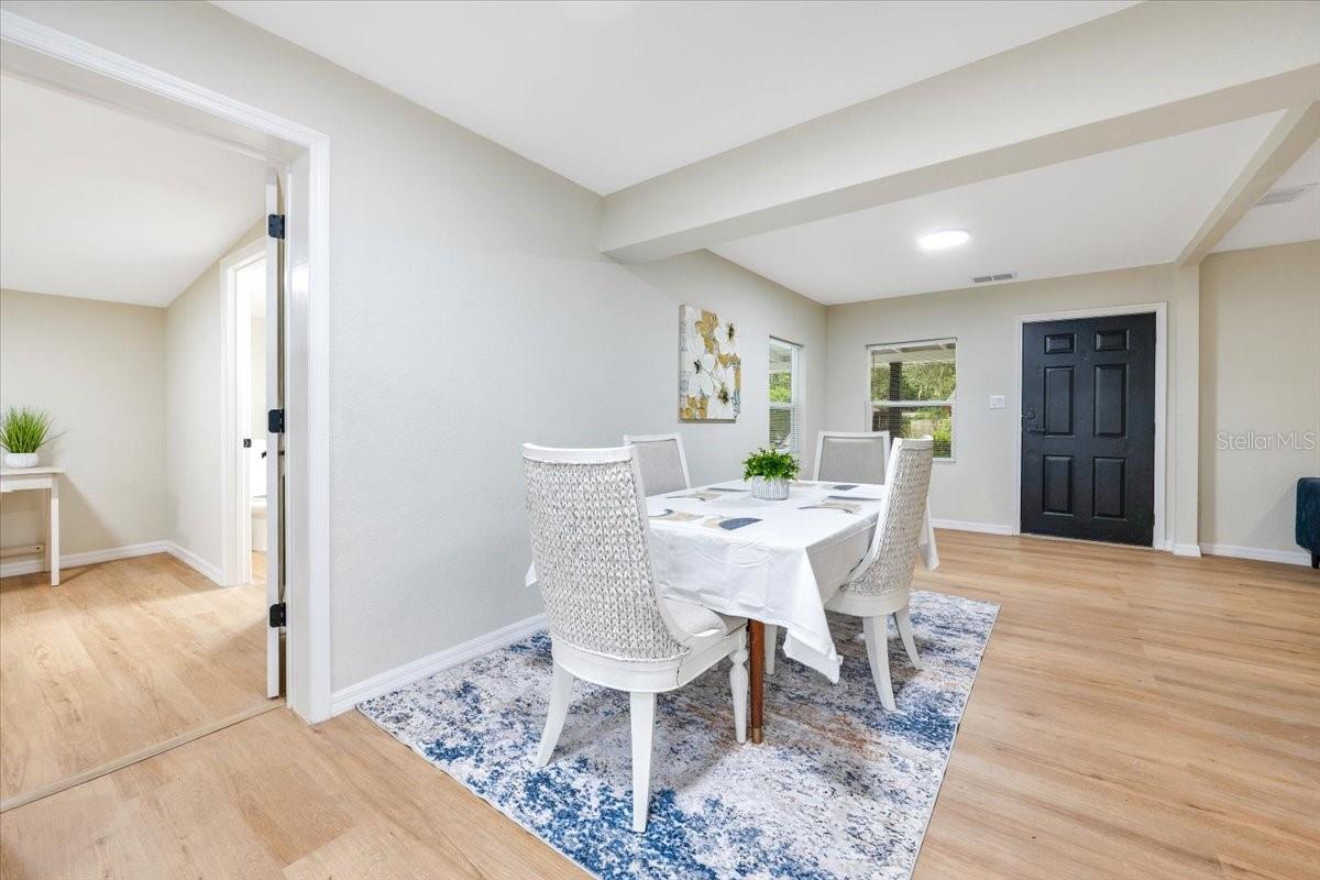 Image 11 of 56 For 412 Oak Street