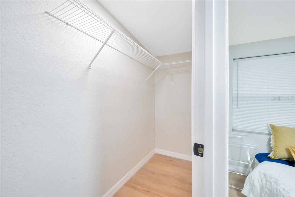 Image 18 of 56 For 412 Oak Street