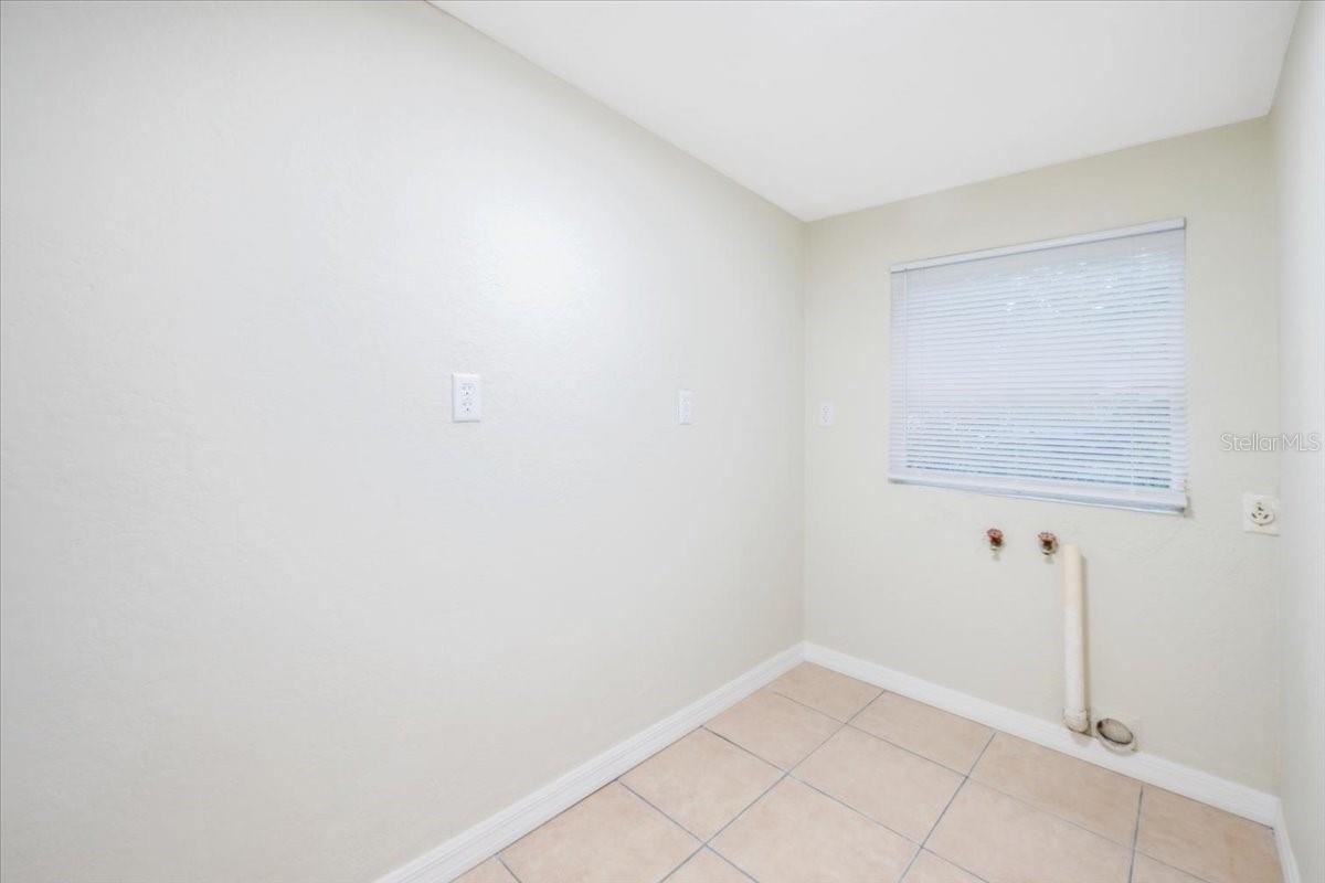 Image 40 of 56 For 412 Oak Street