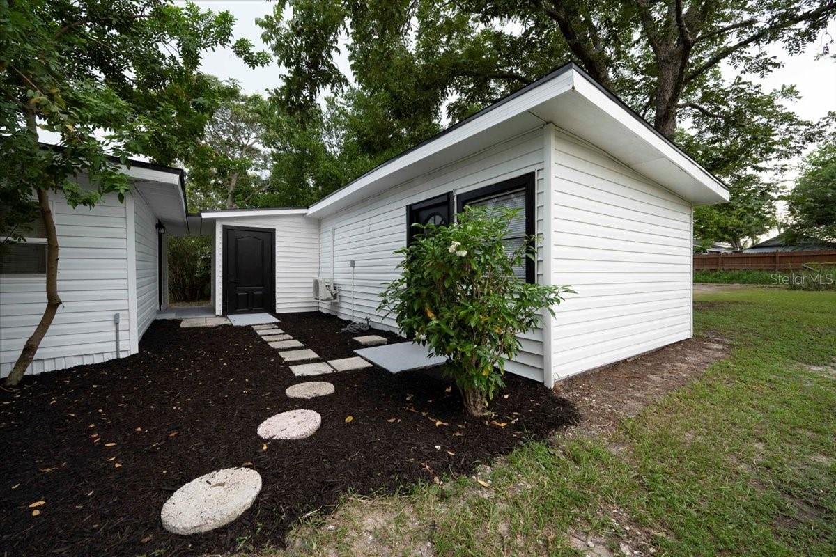 Image 43 of 56 For 412 Oak Street