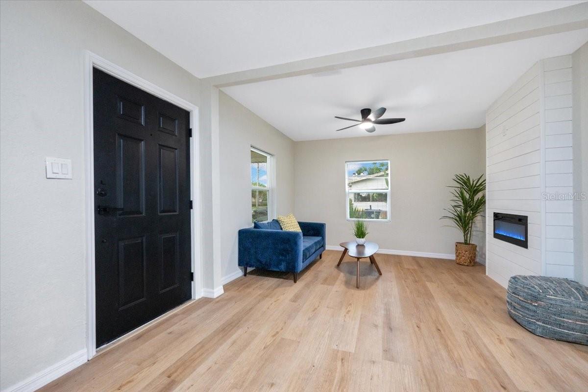 Image 6 of 56 For 412 Oak Street