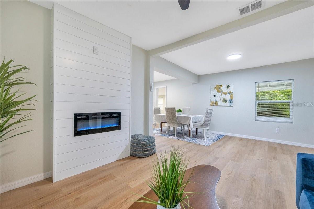 Image 9 of 56 For 412 Oak Street