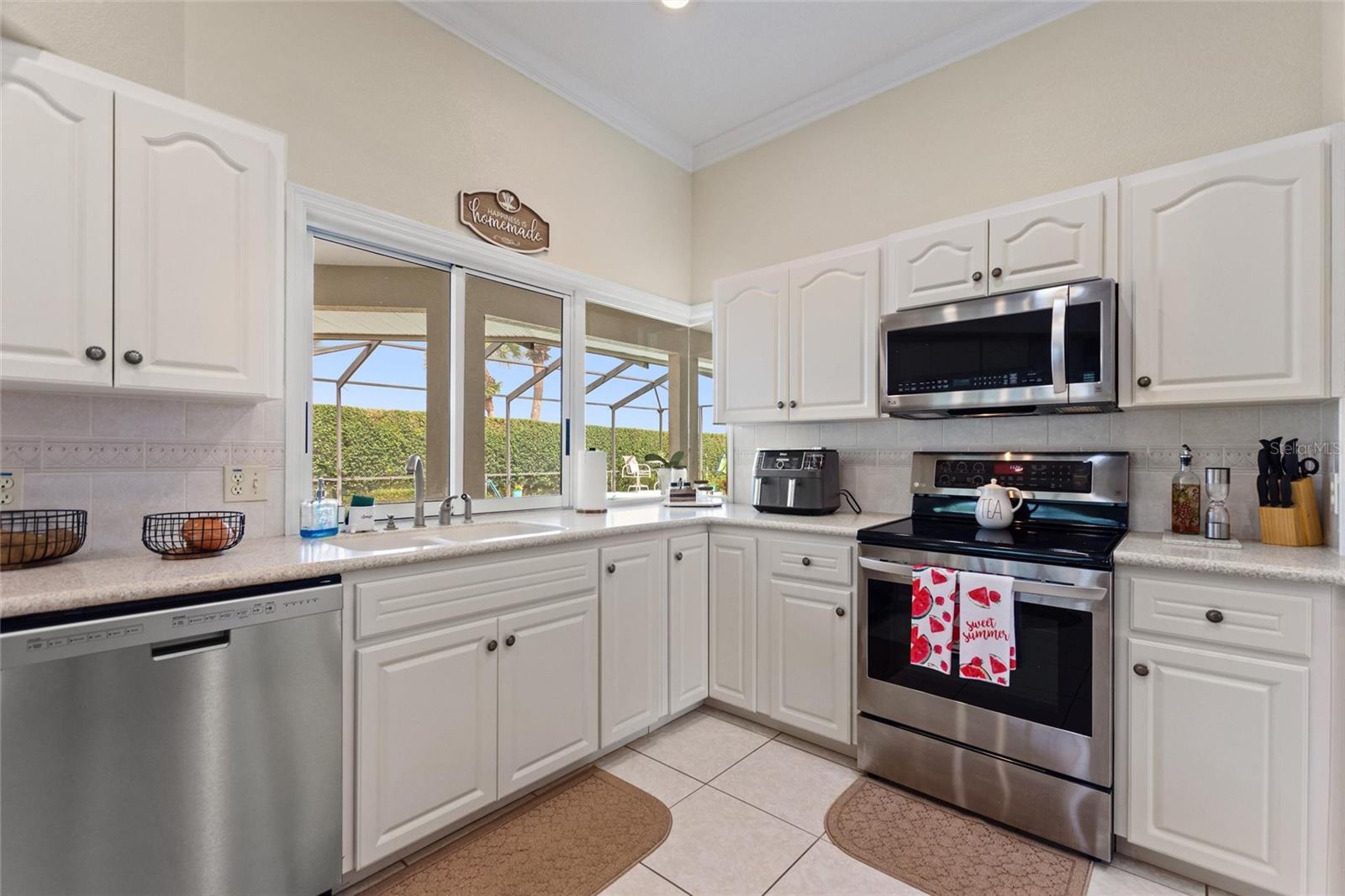 Image 18 of 49 For 275 Loma Dr  