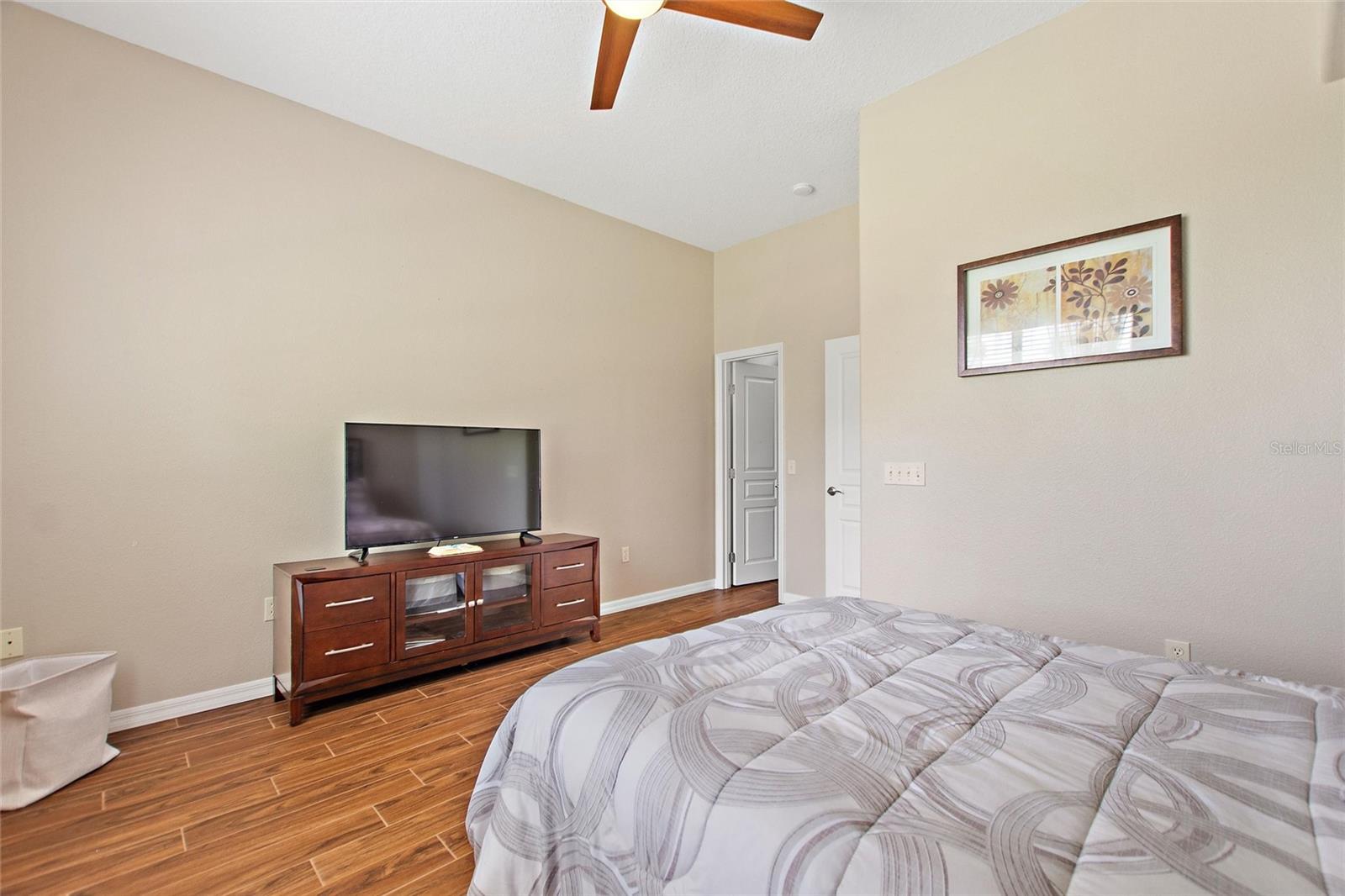 Image 34 of 49 For 275 Loma Dr  