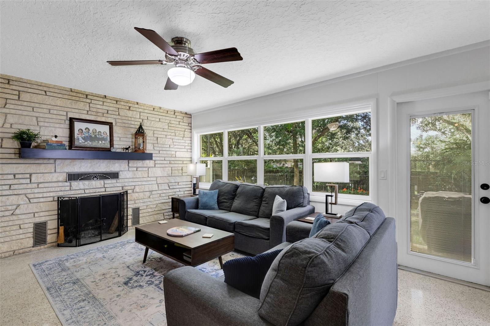 Listing photo id 8 for 1433 Easton Drive