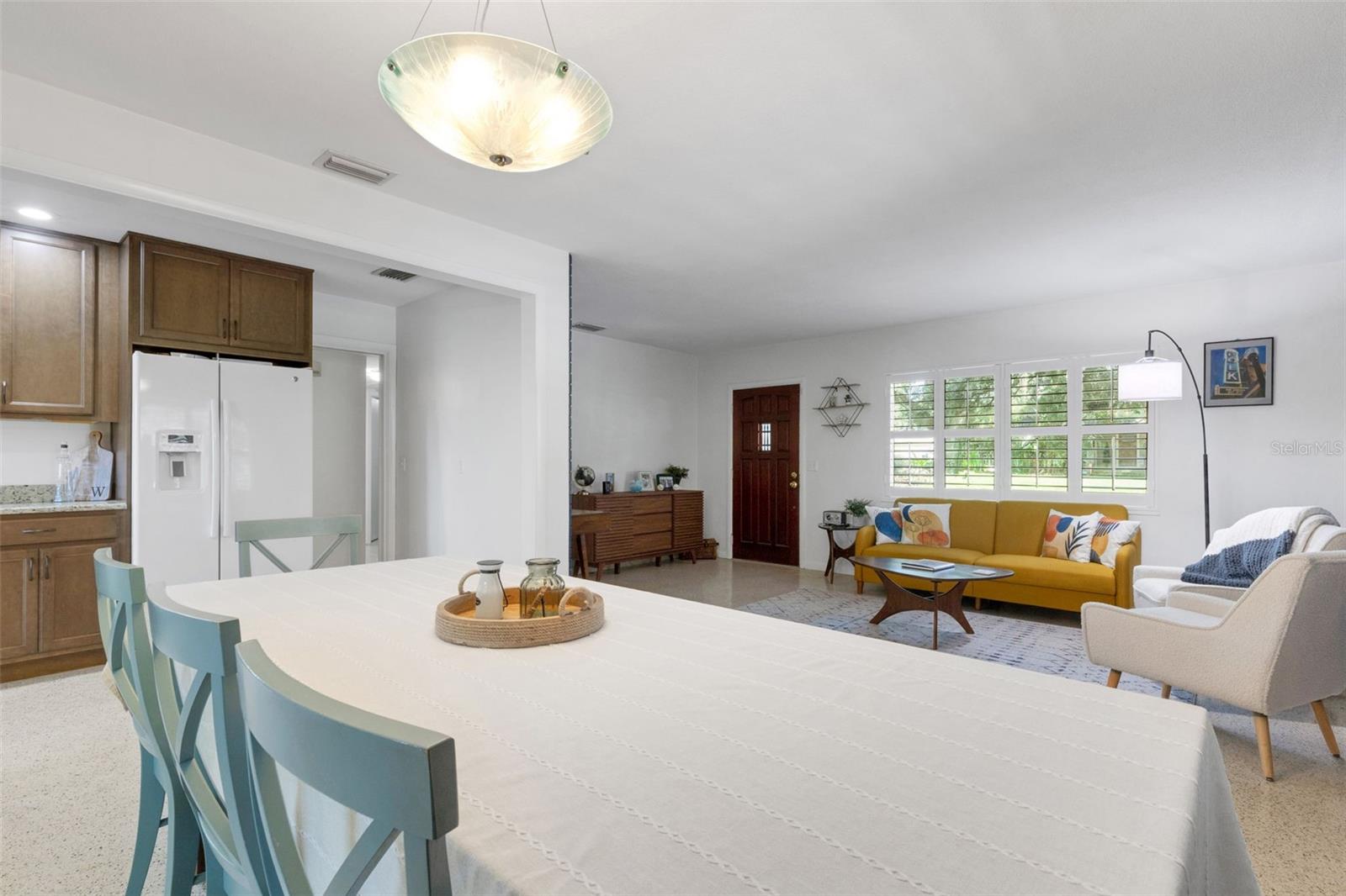 Listing photo id 12 for 1433 Easton Drive