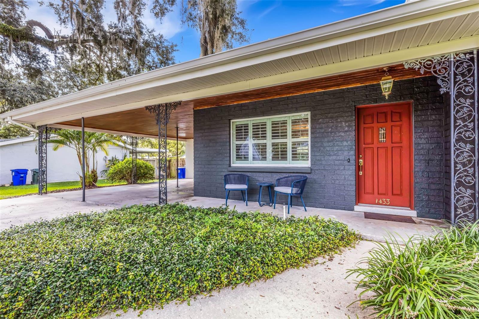 Listing photo id 0 for 1433 Easton Drive