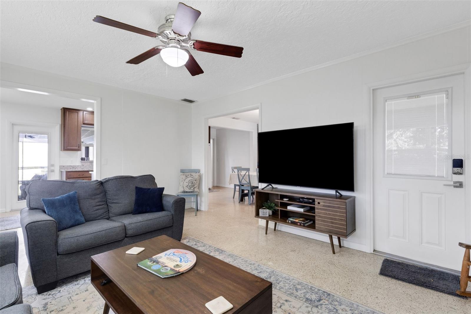 Listing photo id 18 for 1433 Easton Drive