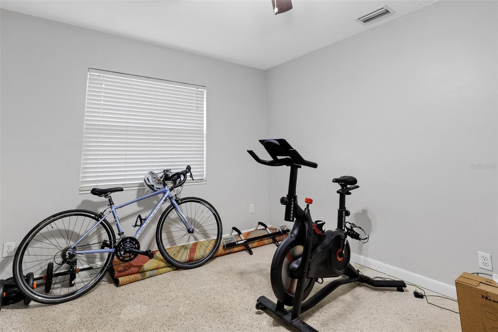 Listing photo id 23 for 1433 Easton Drive