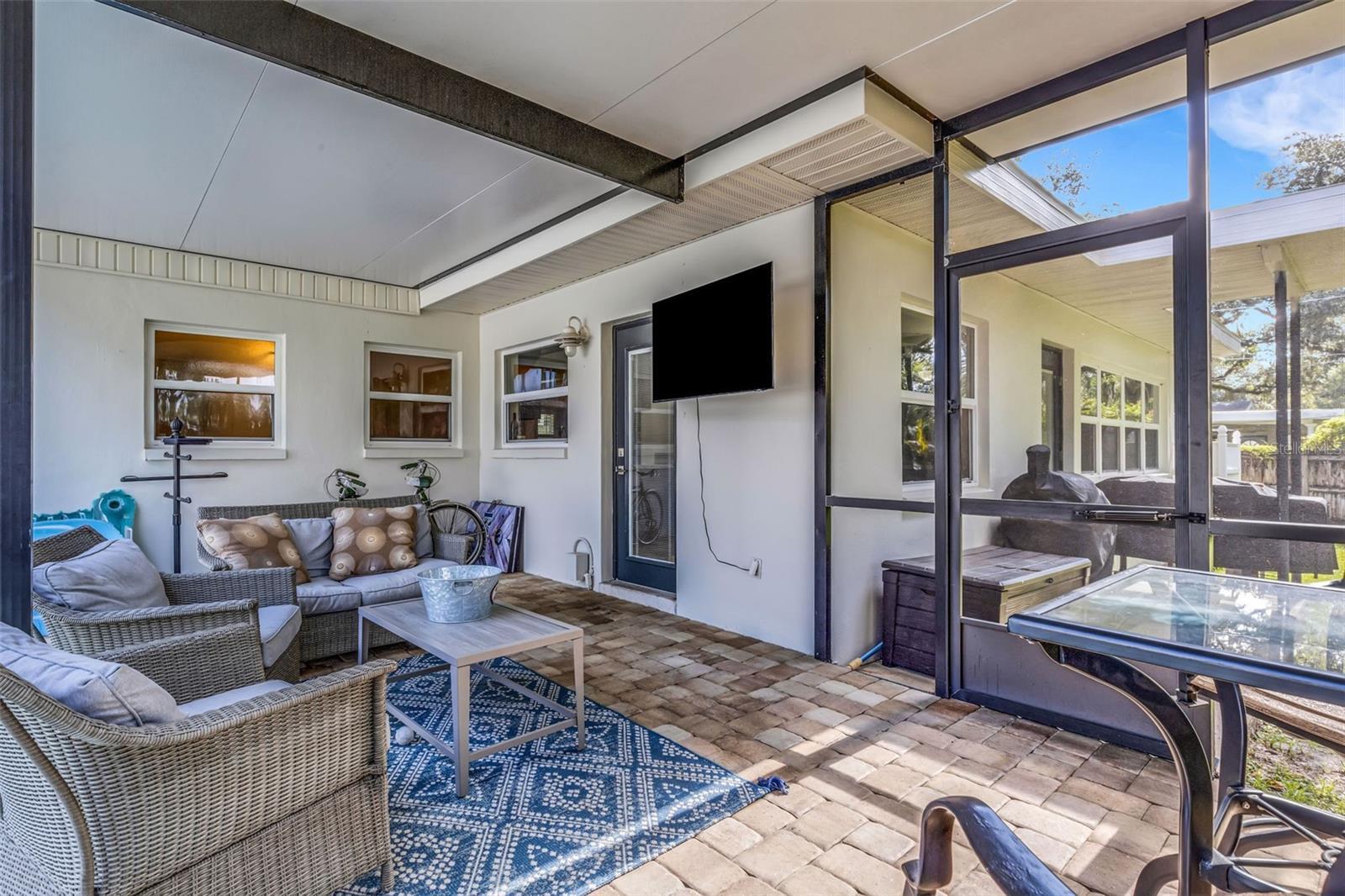 Listing photo id 25 for 1433 Easton Drive