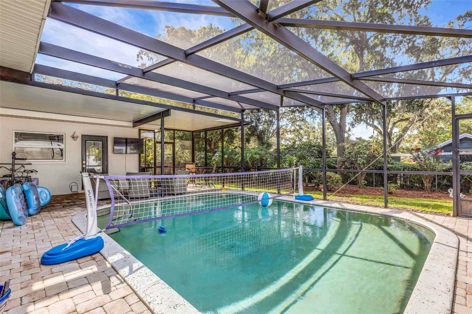 Listing photo id 27 for 1433 Easton Drive