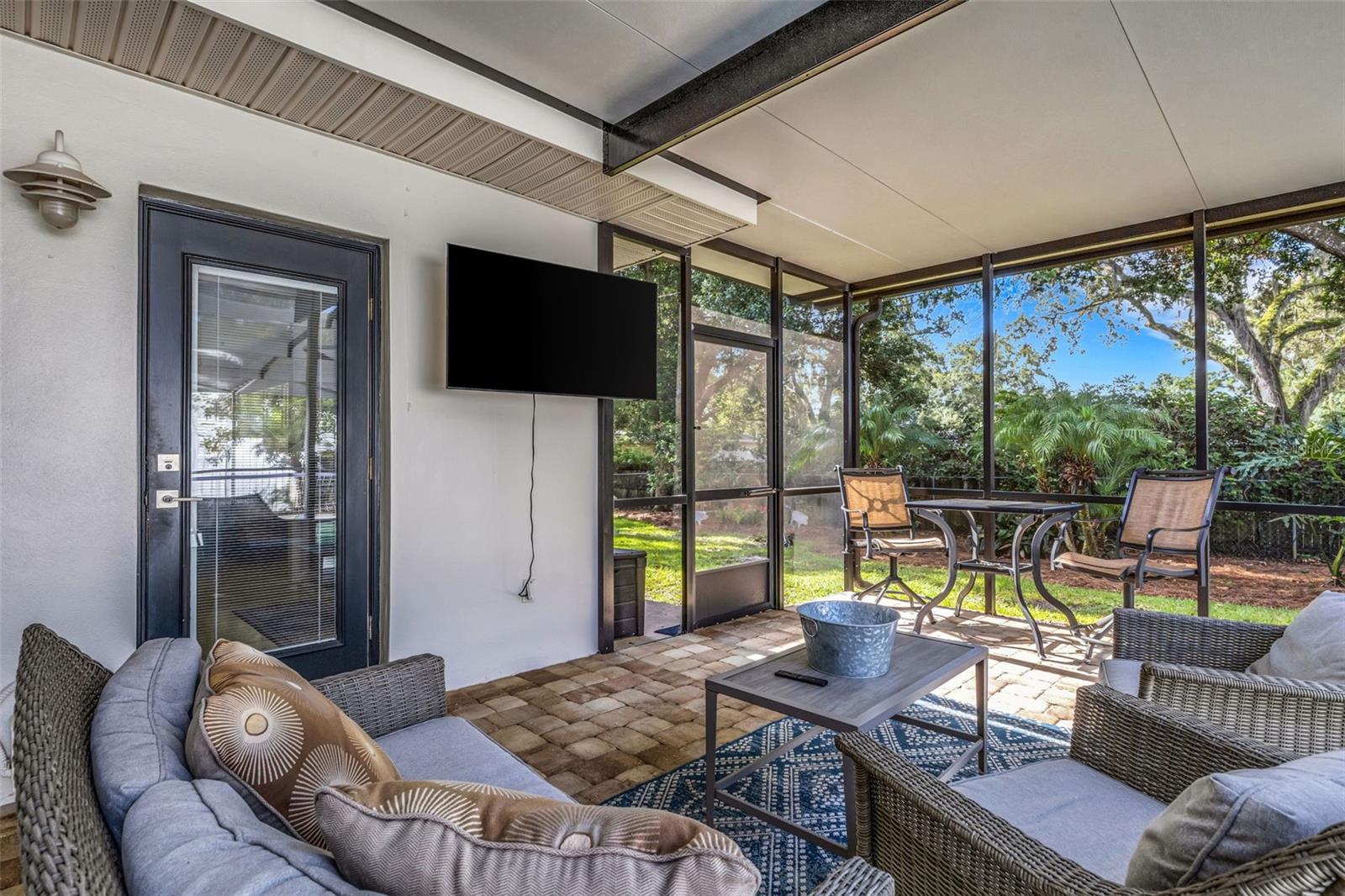 Listing photo id 28 for 1433 Easton Drive