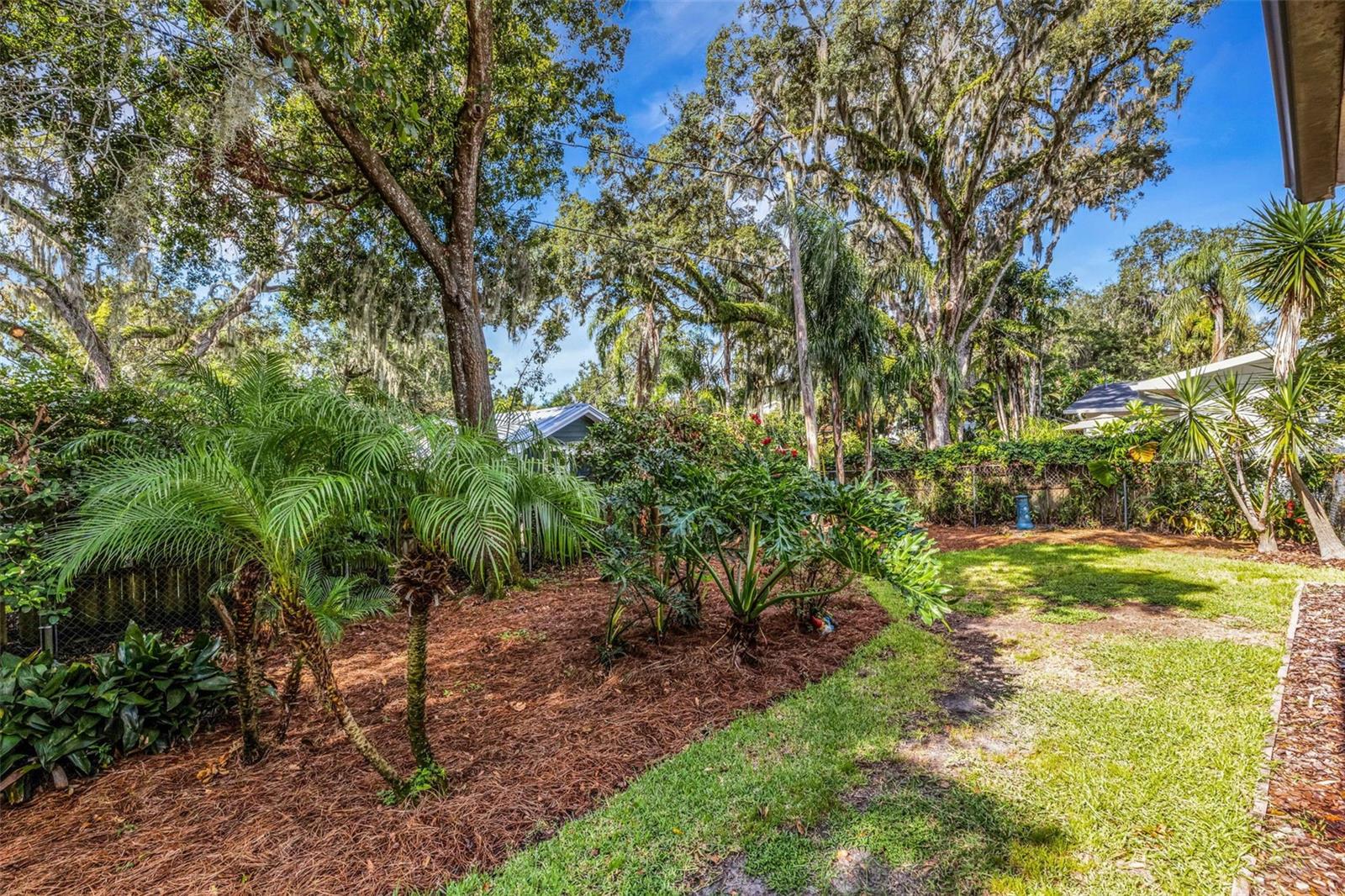 Listing photo id 31 for 1433 Easton Drive