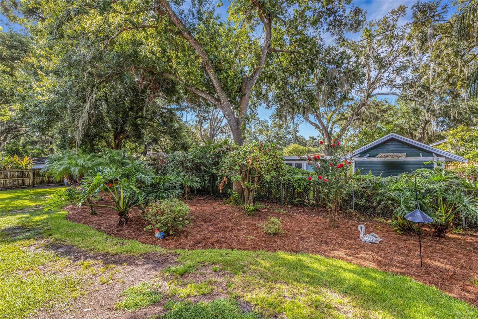 Listing photo id 32 for 1433 Easton Drive