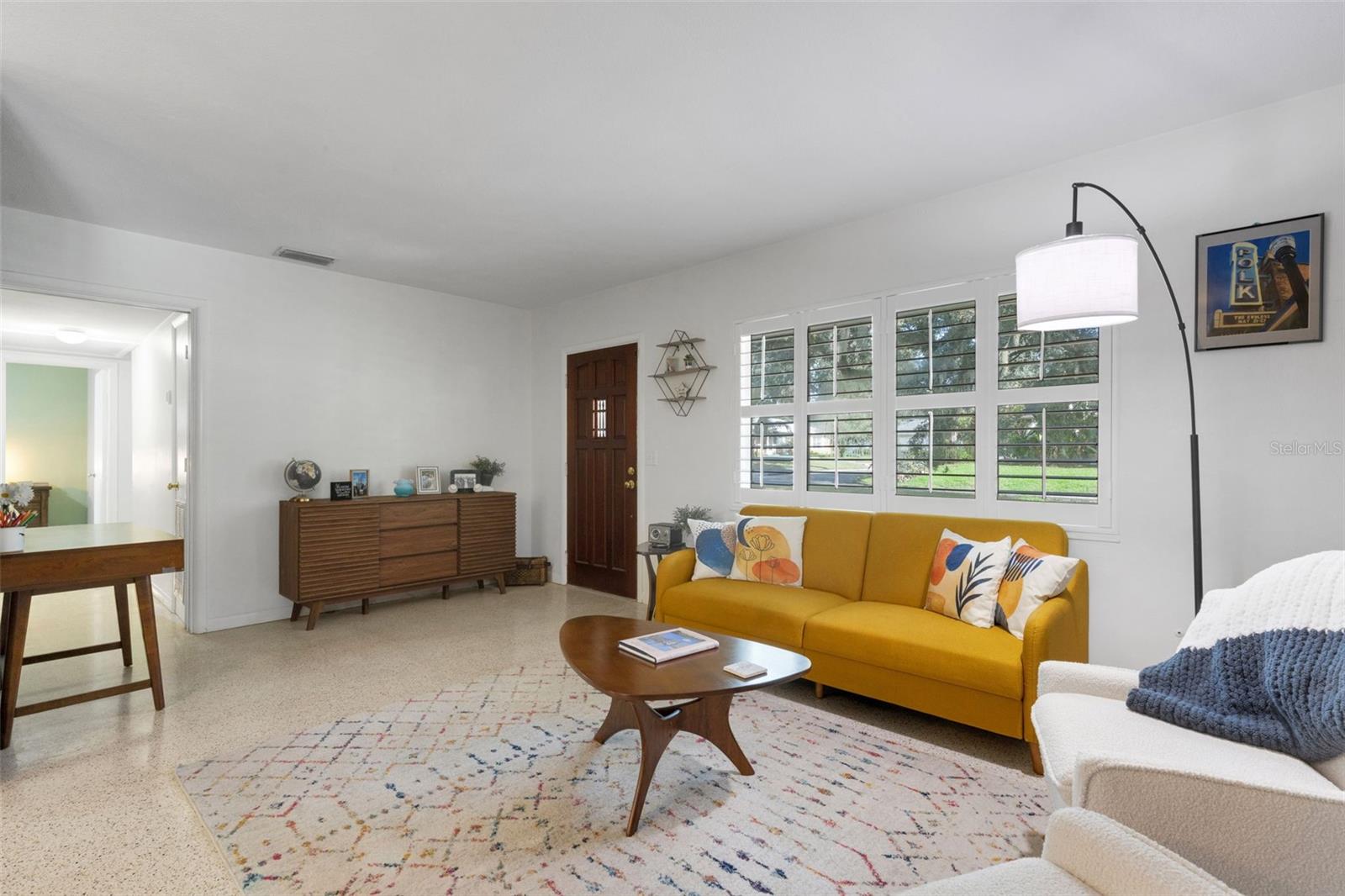 Listing photo id 2 for 1433 Easton Drive