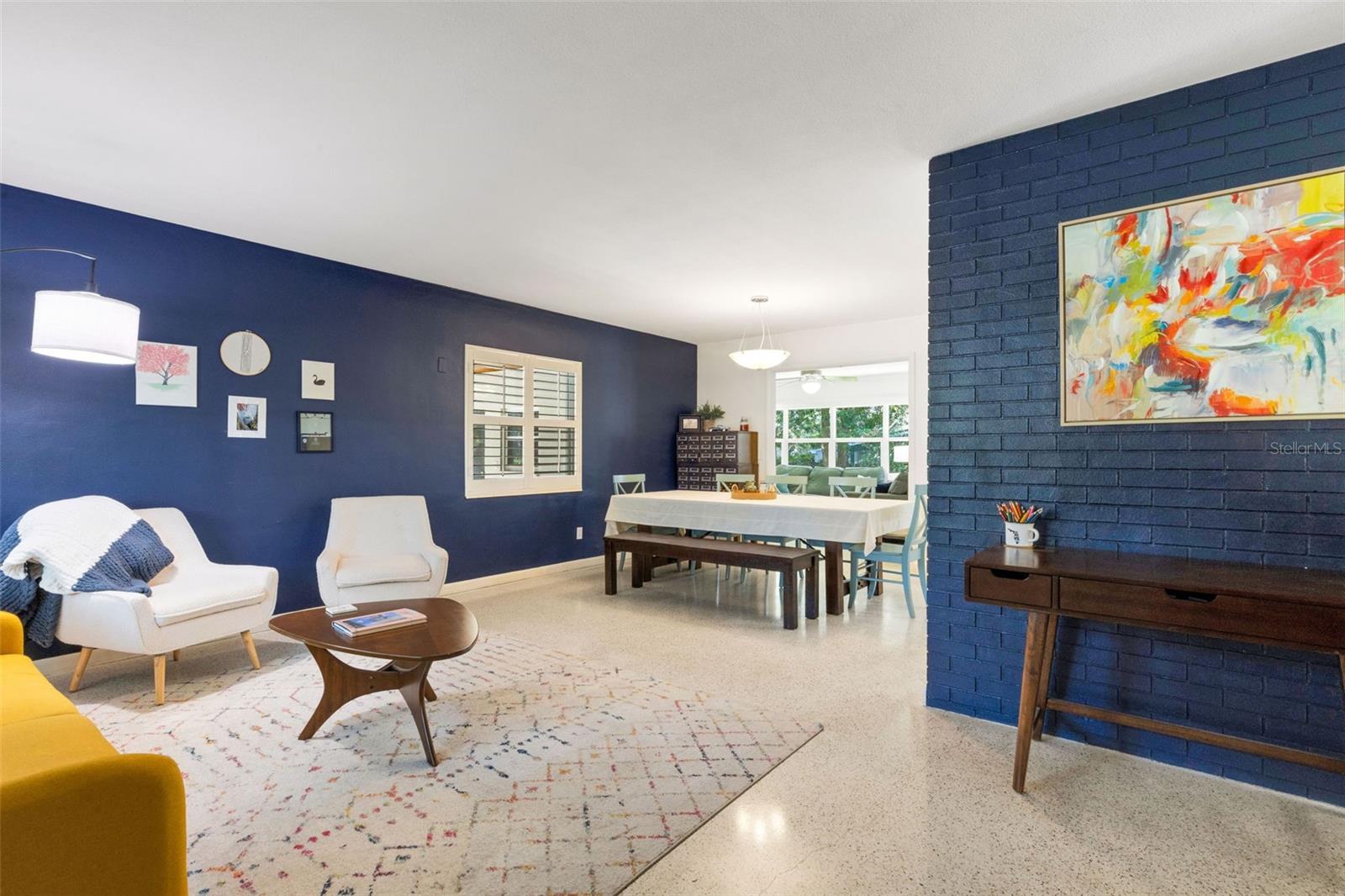 Listing photo id 3 for 1433 Easton Drive