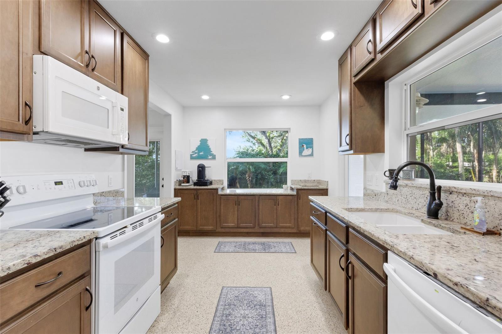 Listing photo id 4 for 1433 Easton Drive