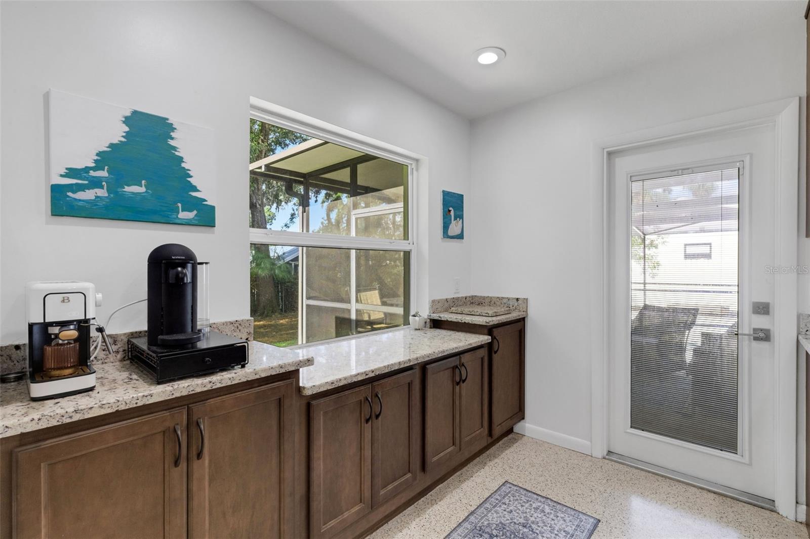 Listing photo id 6 for 1433 Easton Drive
