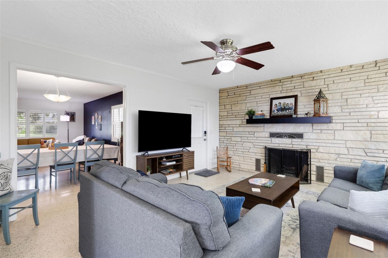 Listing photo id 7 for 1433 Easton Drive