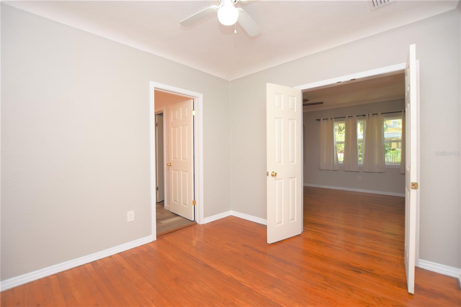 Image 11 of 24 For 636 Winfree Avenue 930