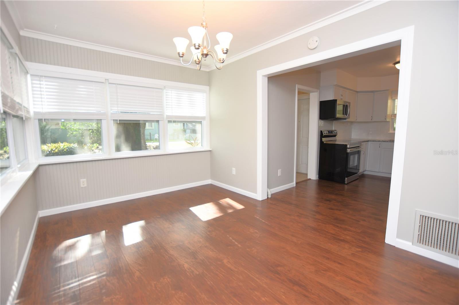 Image 18 of 24 For 636 Winfree Avenue 930