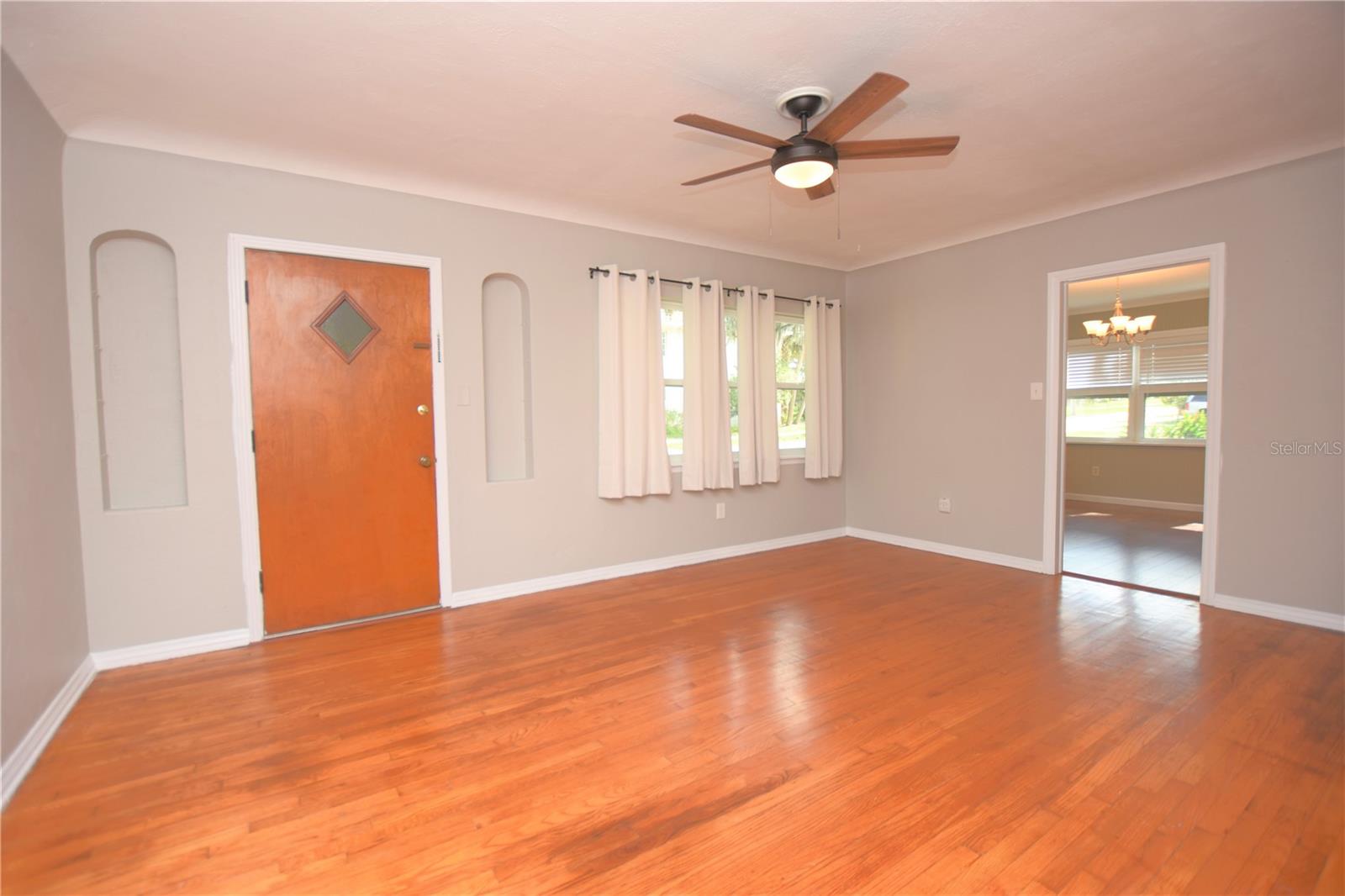 Image 5 of 24 For 636 Winfree Avenue 930