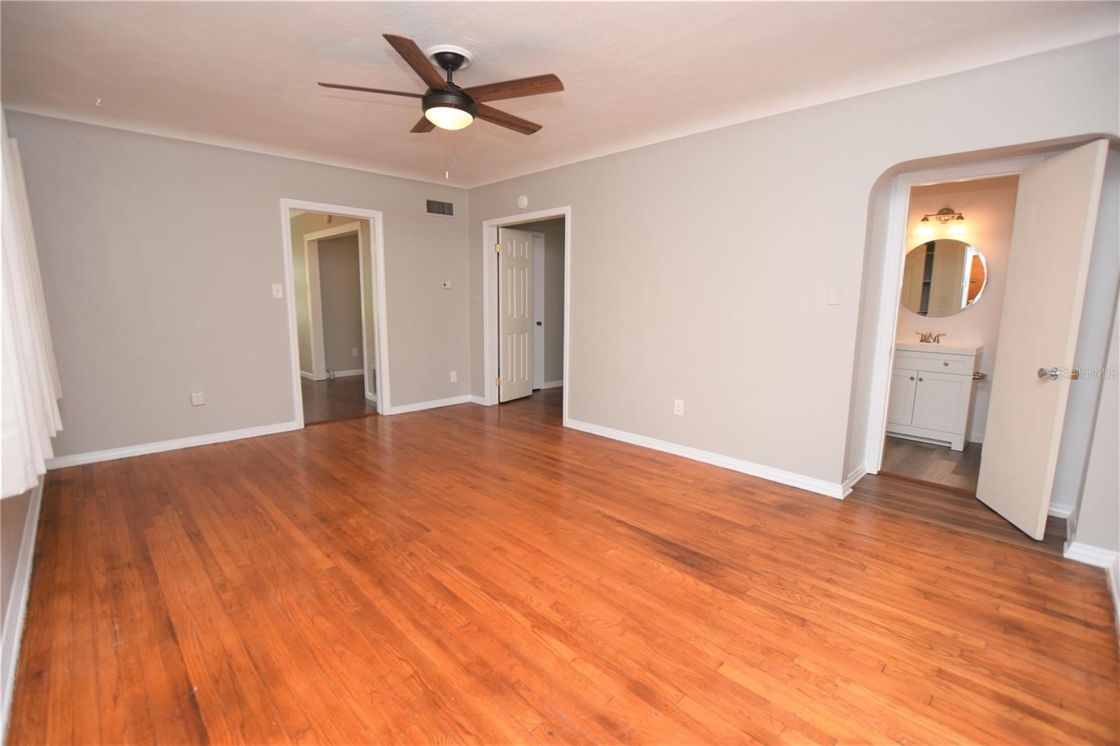 Image 6 of 24 For 636 Winfree Avenue 930