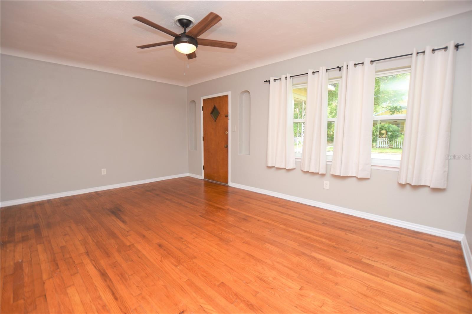 Image 7 of 24 For 636 Winfree Avenue 930