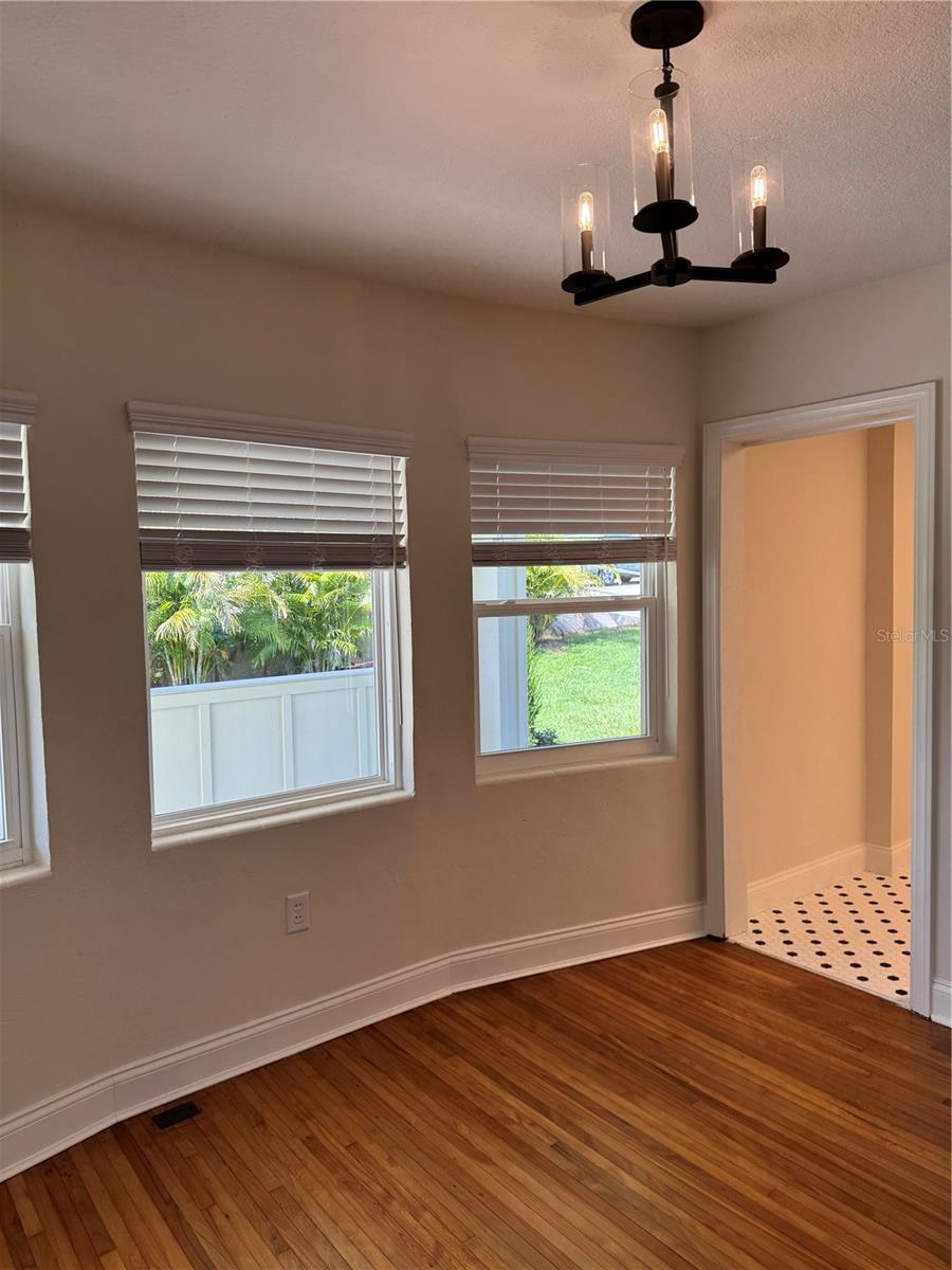 Image 11 of 48 For 2814 Coventry Avenue