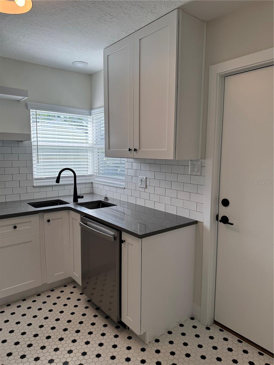 Image 17 of 48 For 2814 Coventry Avenue