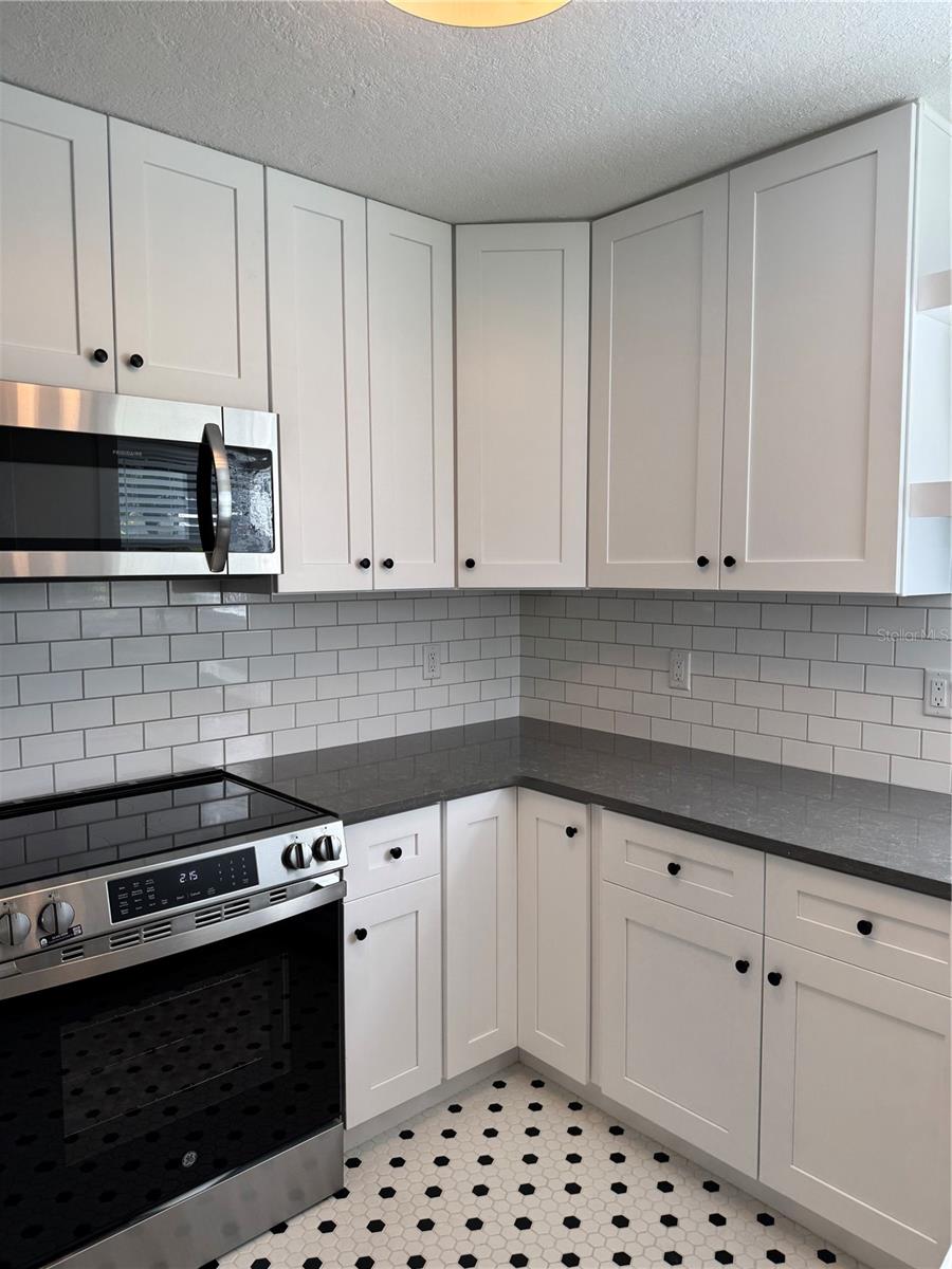 Image 19 of 48 For 2814 Coventry Avenue