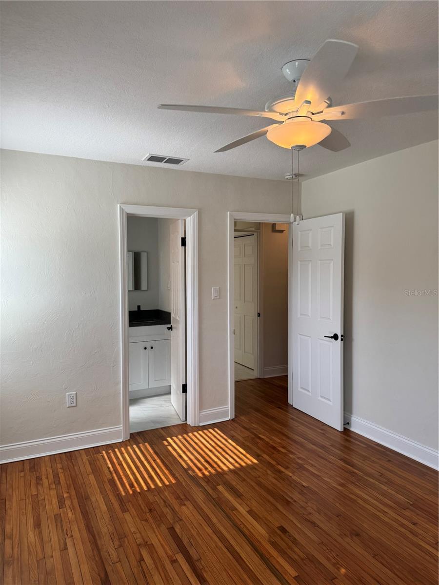 Image 24 of 48 For 2814 Coventry Avenue