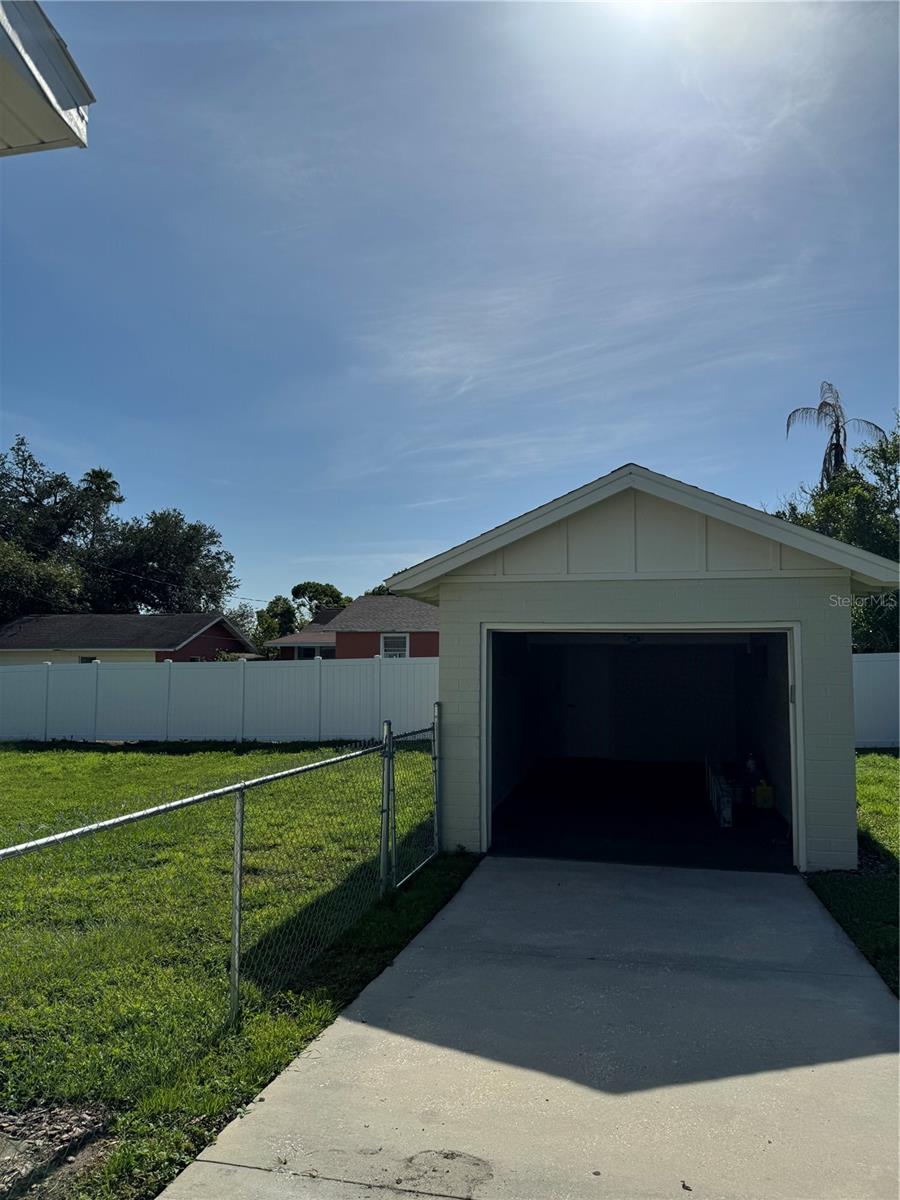 Image 42 of 48 For 2814 Coventry Avenue