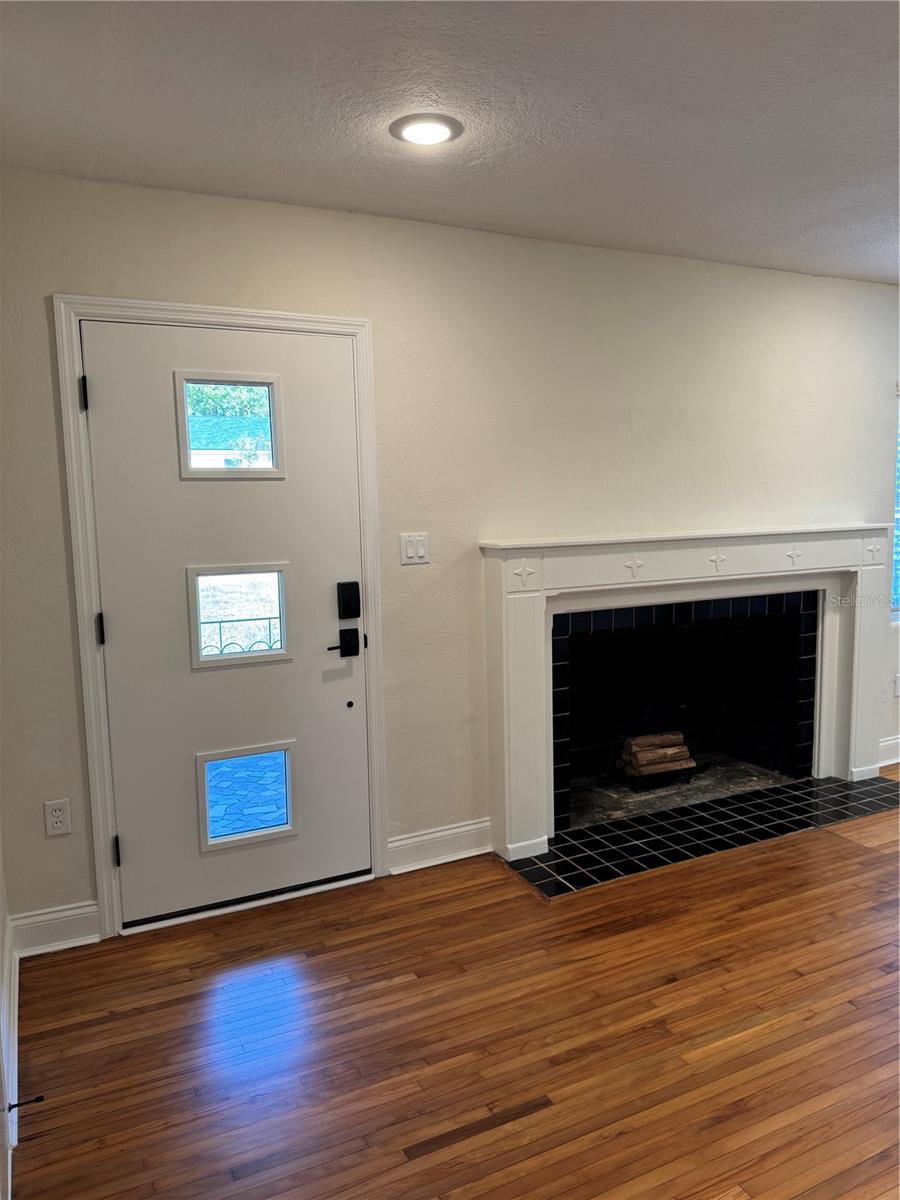 Image 6 of 48 For 2814 Coventry Avenue