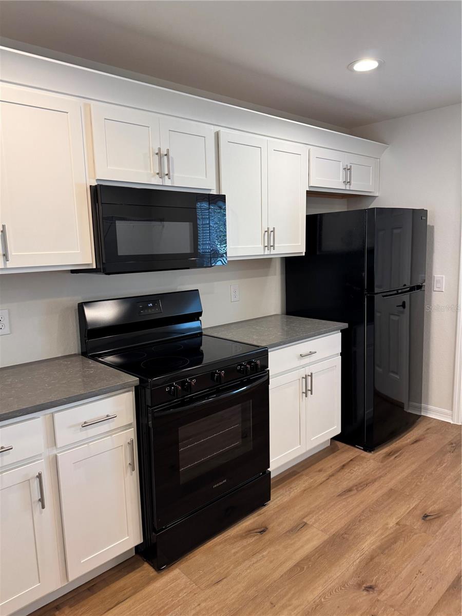 Image 10 of 27 For 765 7th Avenue